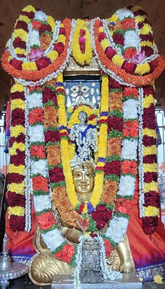 Svami34164Om's tweet photo. ಪೂಜ್ಯ ಶ್ರೀ ಗುರು ರಾಘವೇಂದ್ರ ಸ್ವಾಮಿಗಳ ಮೂಲ ಬೃಂದಾವನ ಅಲಂಕಾರ ದರ್ಶನ ಭಾಗ್ಯ ಮಂತ್ರಾಲಯ🙏23/7/2026. https://t.co/SzLDmfJNV5