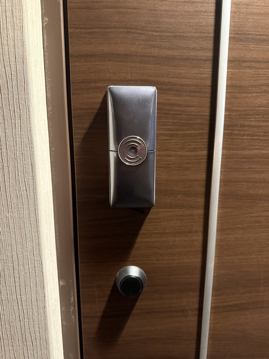 maimatsubara110's tweet photo. 【福岡市東区千早】

電子錠が開かないとのご依頼。

他社では「壊すしかない」と言われた玄関でしたが、当店では非破壊で開錠しました🔓

電子錠は壊すと交換費用がかかることもあります。

まずは壊さない方法を最優先で対応いたします！

📞092-672-9948

#福岡 #鍵屋 #電子錠　#千早　#東区 https://t.co/d8yGY3SKwC