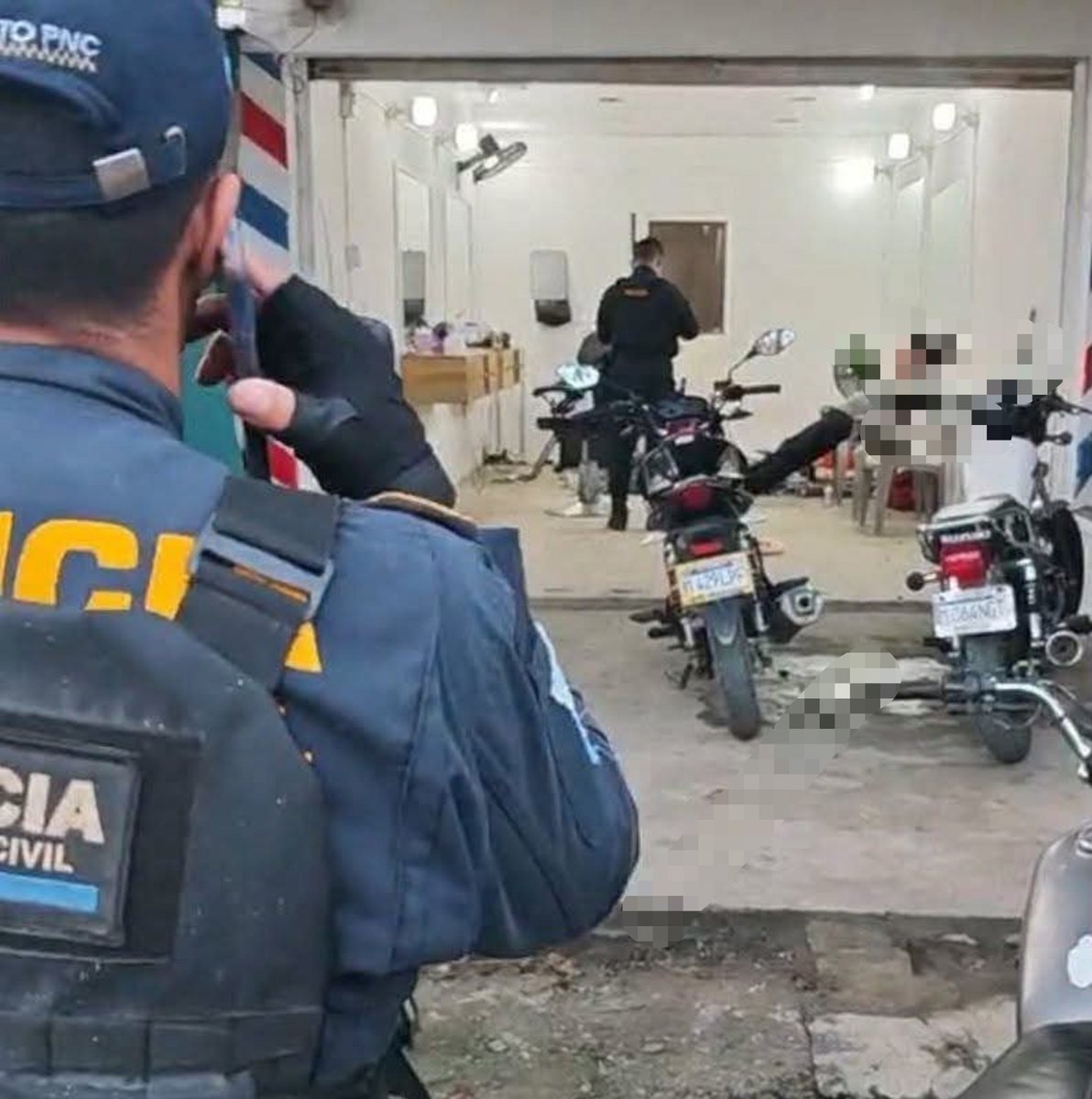 vichoguate's tweet photo. Ataque armado en Puerto Barrios, Izabal. 

Barbero y 2 clientes fallecidos. https://t.co/QVXiPheuhD