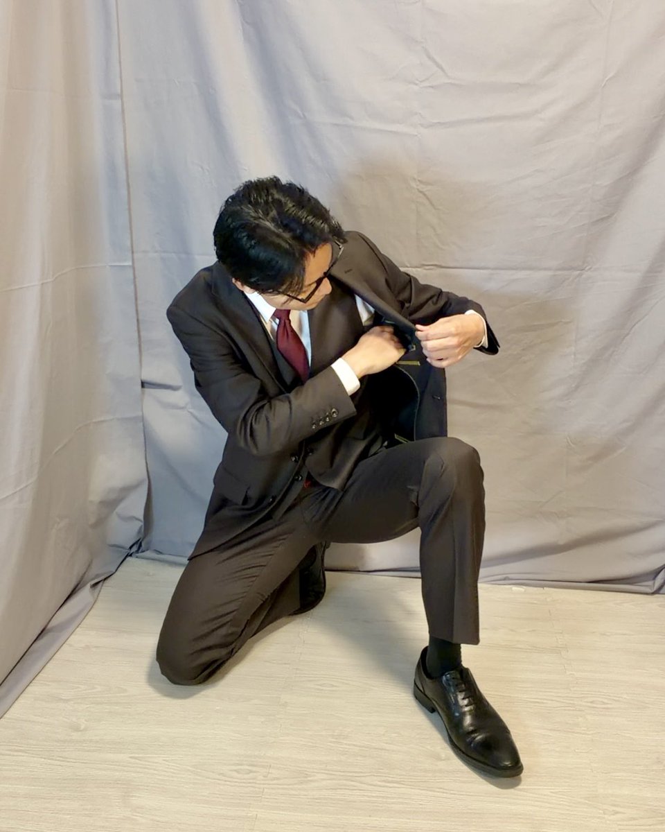 スーツアクションの人 tweet media