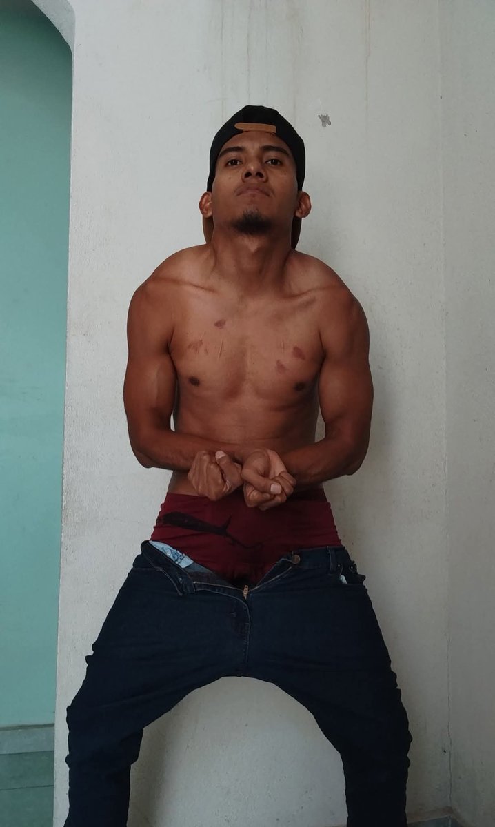 MachoNegro05's tweet photo. Bien chupeteado por los culitos , aquí su macho chacalon bien cogelon https://t.co/8ZODnFu1kw