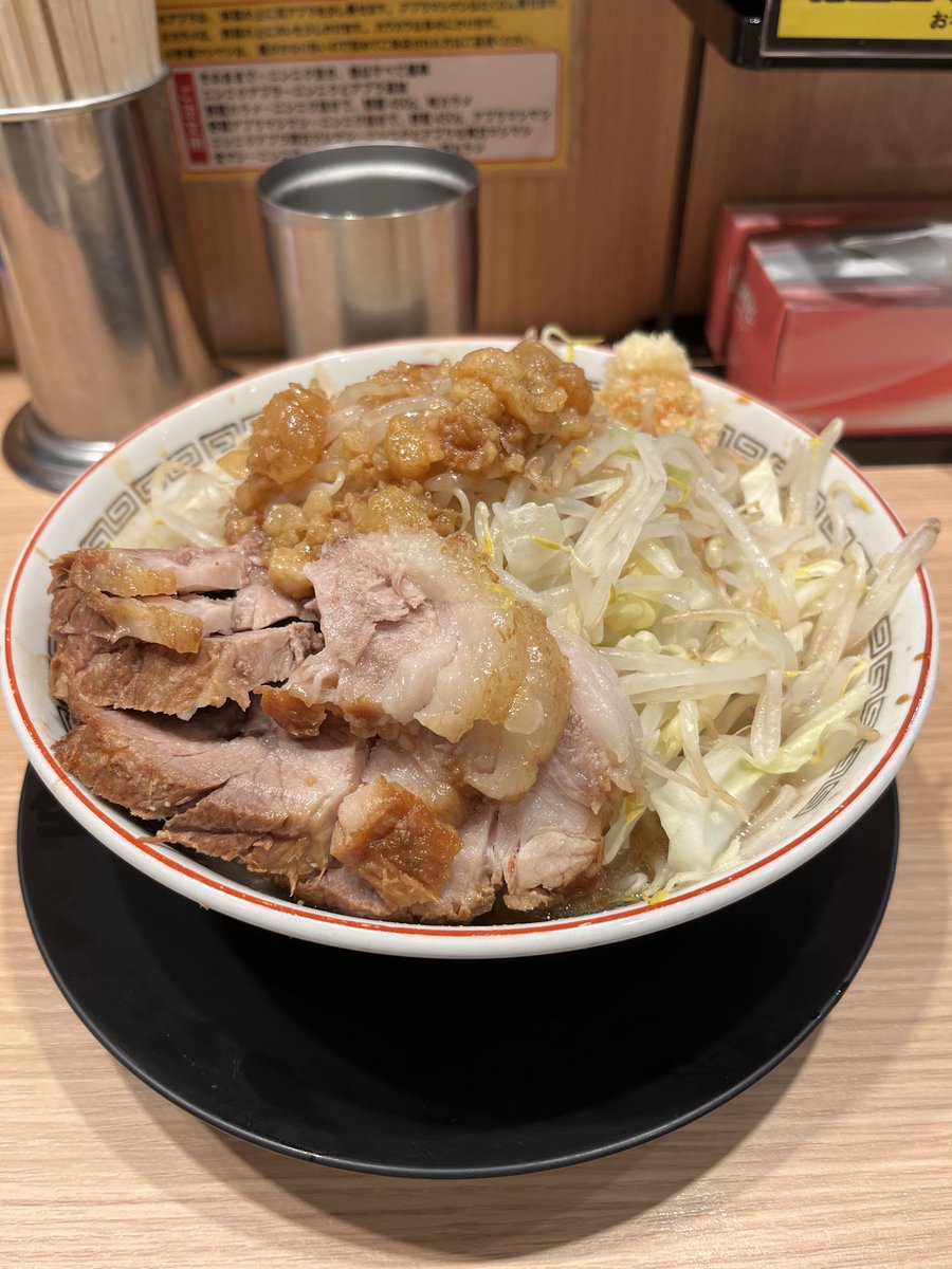 Alexandrite_GC's tweet photo. ラーメン豚山

小ぶたラーメン

ニンニク　ニンニク
野菜　　　マシ
背アブラ　マシ
味の濃さ　マシ

コールは『全マシ』w

#豚山 
#ラーメン豚山 
#二郎系 https://t.co/gtzE8c5sHP