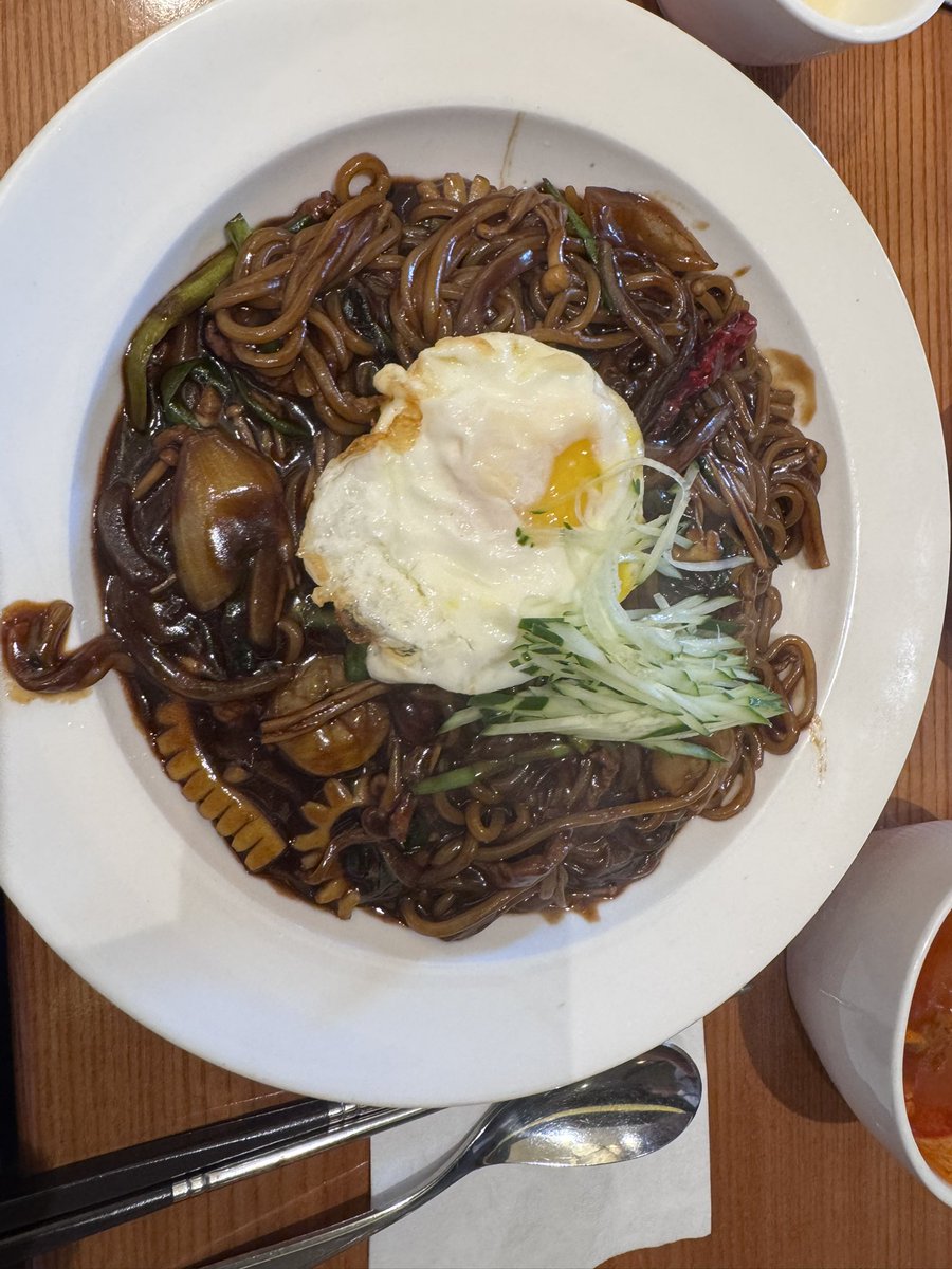 Minsooseong7's tweet photo. 今日のお昼メシ짜장면でした https://t.co/A9k6SngPJz