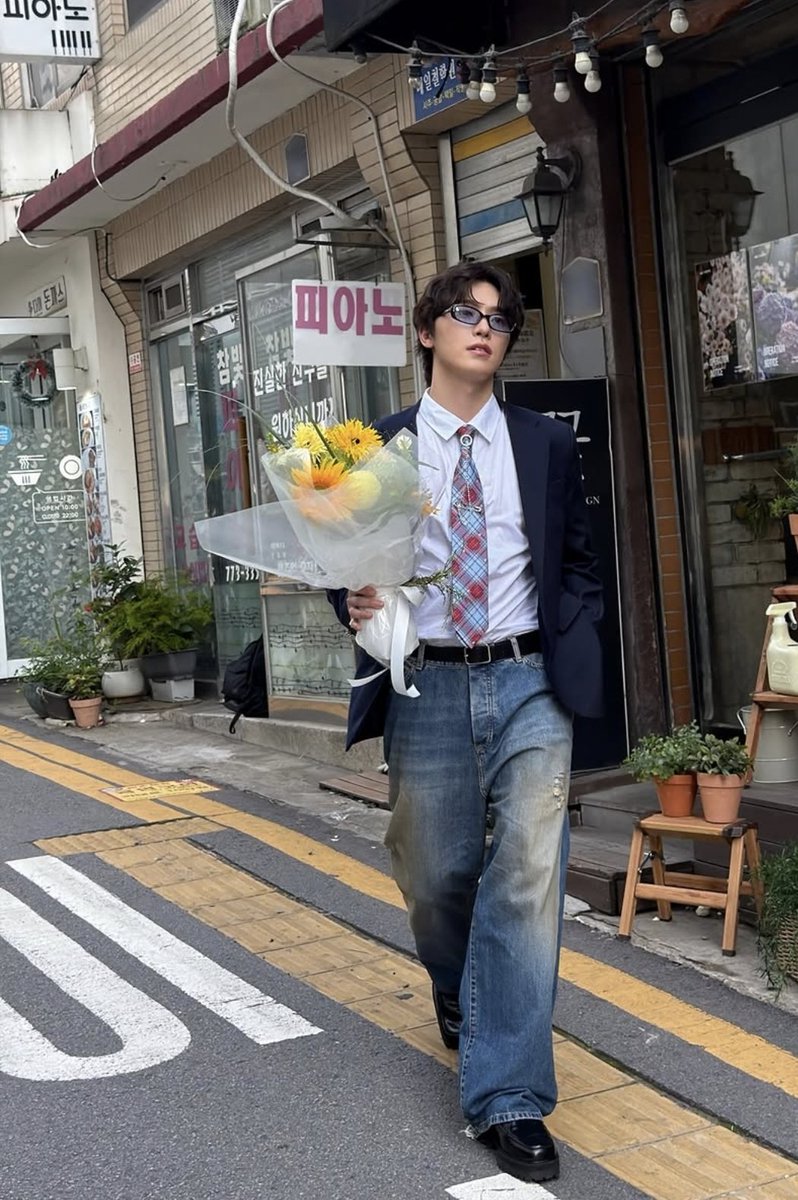 sweet_Z134's tweet photo. 디노 크로키 하기💐 https://t.co/yhEZPS3JnN