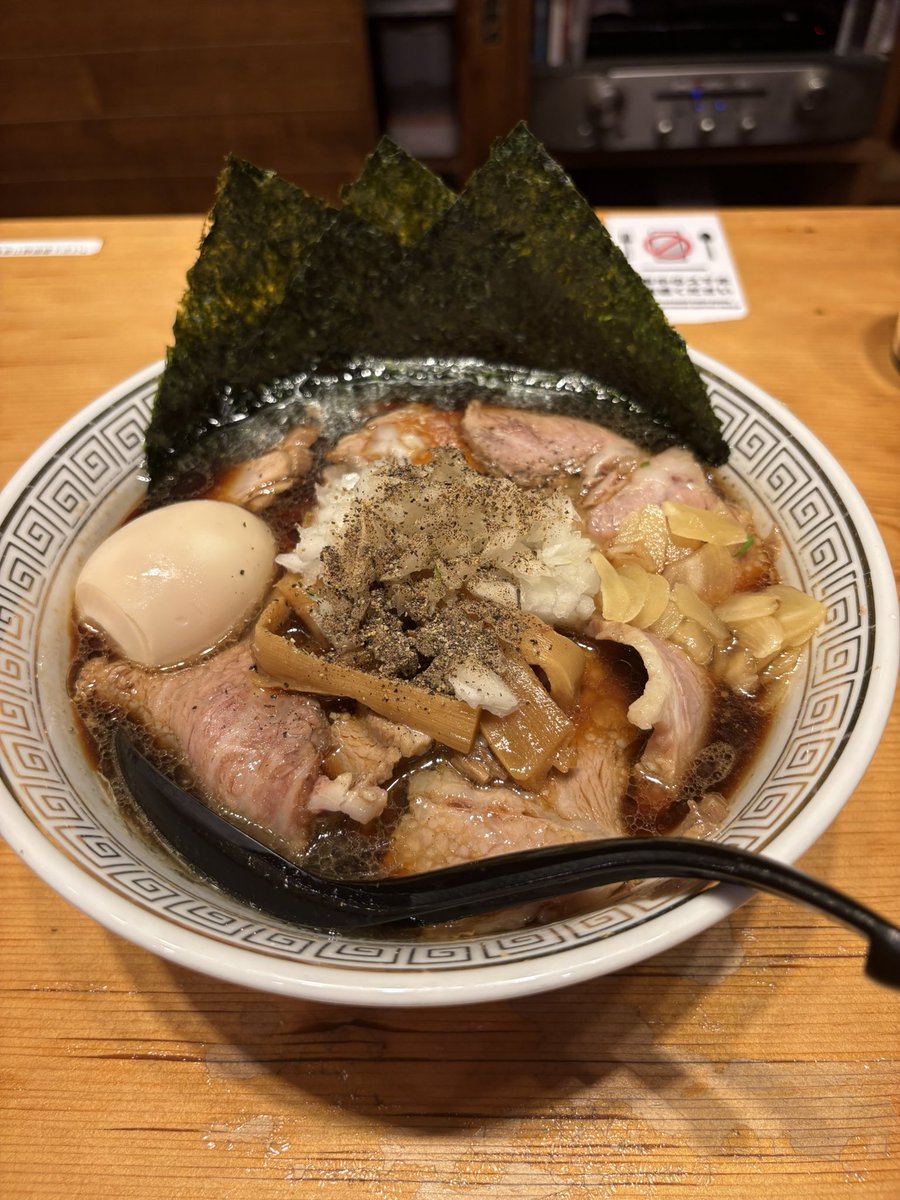 sh005com's tweet photo. 麺ハウス こもれ美
黒醤油がめちゃくちゃおいしかった
自分の感覚だけどすごくジューシーでステーキ食べてるような感じ
他に何もいらないほど味が自分好みだった https://t.co/6suj7yaIL1
