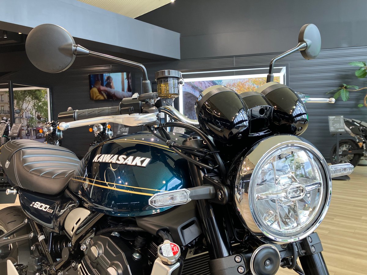 Z900RS 新色追加された『キャンディトーングリーンイッシュブルー』を