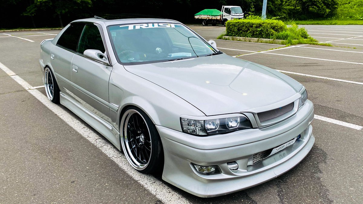 JZ_3150's tweet photo. セダンのサンルーフは標準装備で無い車はレスオプションだと思ってました。
嘘です。大変ごめんなさい。あとプリウスは実質5ドアでした。 https://t.co/9i1wRakrht
