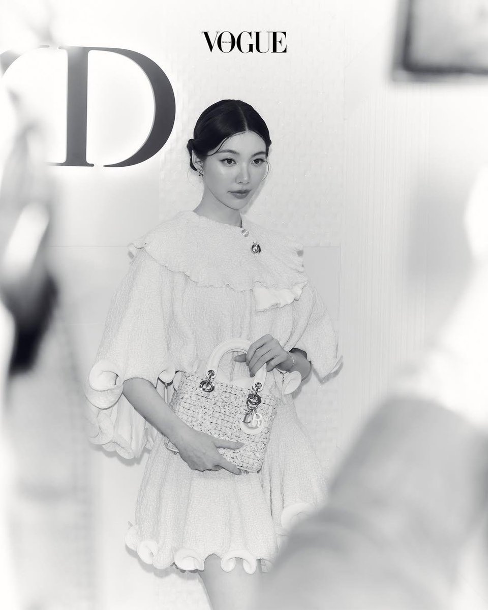 Hug1892's tweet photo. สองคน สองเสน่ห์ หนึ่งเฟรมที่ทำให้คำว่าลักชัวรีมีชีวิต

LINGORM DIOR BA AT PARAGON #LingOrmAtDiorSiamParagon
#LingOrm #หลิงออม https://t.co/K2gpVgWEg1