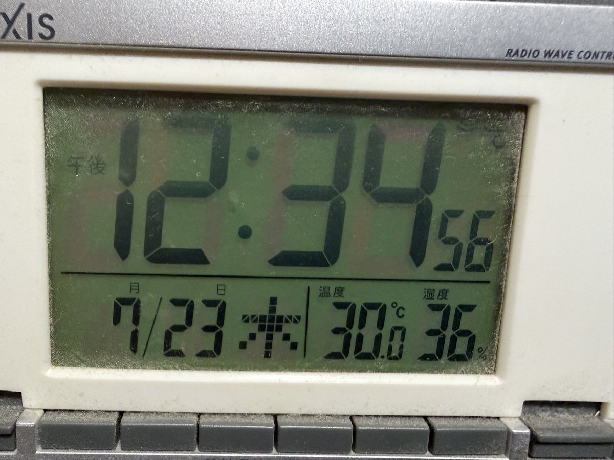 perakiti's tweet photo. 123456！
やりたかっただけ！www
カメラの性能いいな！見えなかった埃がめっちゃ写ってるw https://t.co/95aWJFtXtI