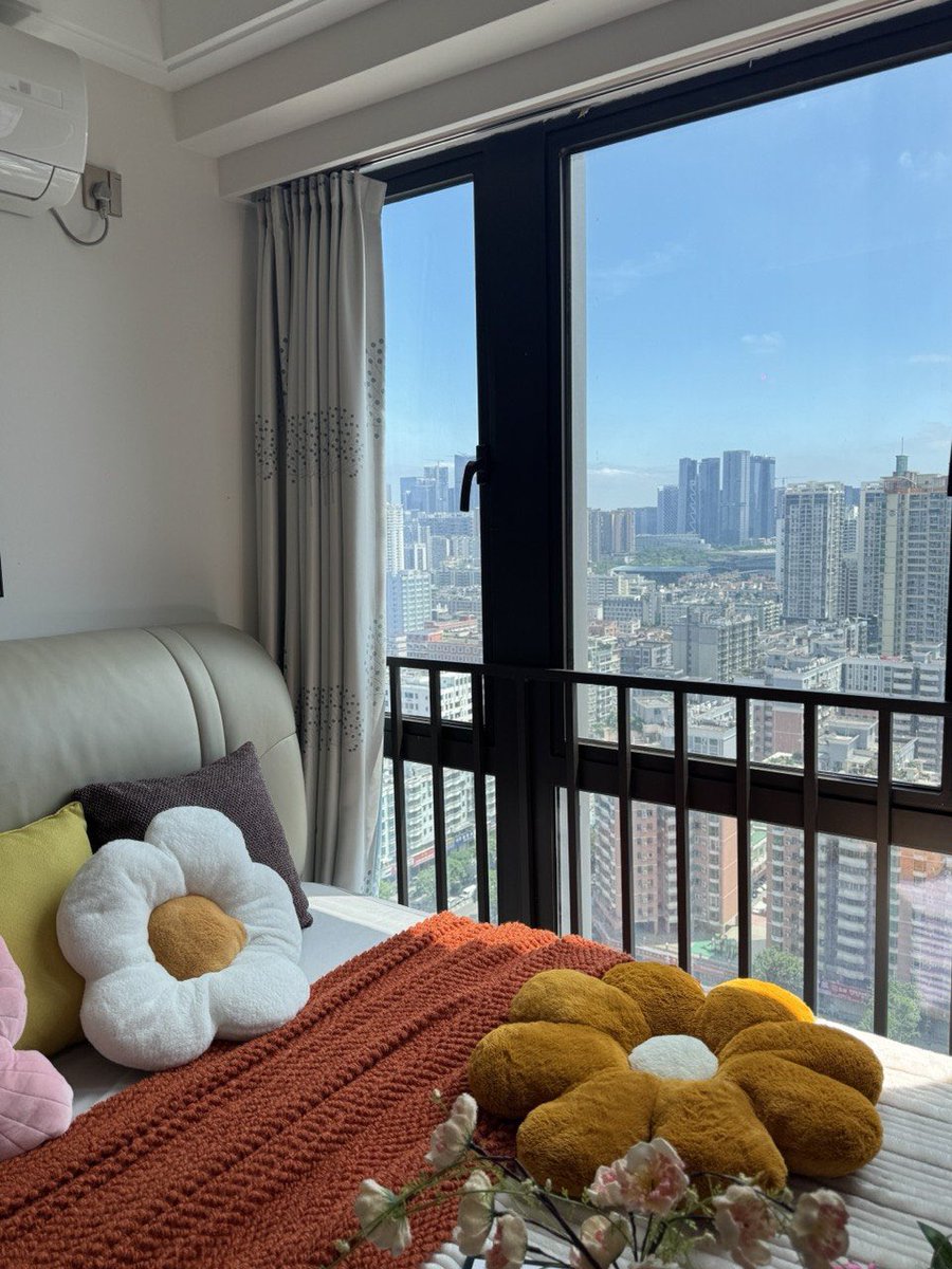 tebepishu's tweet photo. Shenzhen! 🇨🇳
I’m moving out of my favorite apartment and looking for someone to take over the lease

📍 Bao’an (宝安) — Shangchuan Station (上川) 5,400 RMB/month

send me a DM and I’ll share the details and photos
#深圳 #shenzhenapartment #深圳房租 https://t.co/O5rrdmG8mr