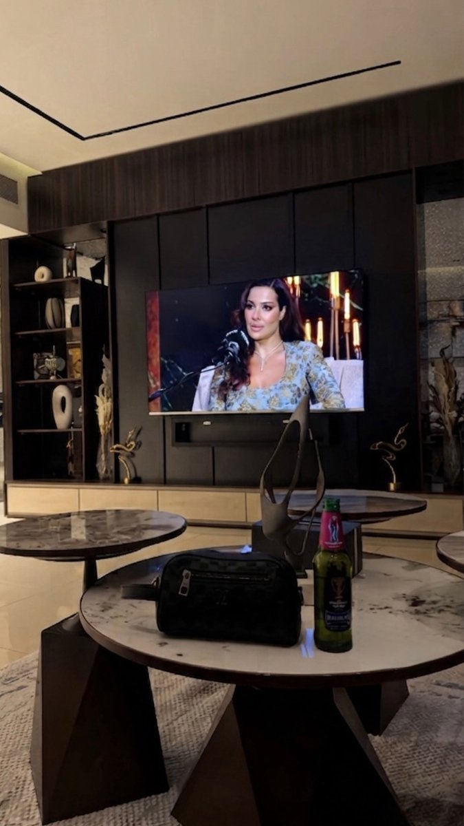 vqvell's tweet photo. أحبك ممكن تفهميني؟
@nadinenjeim https://t.co/fZS4ya4LqZ