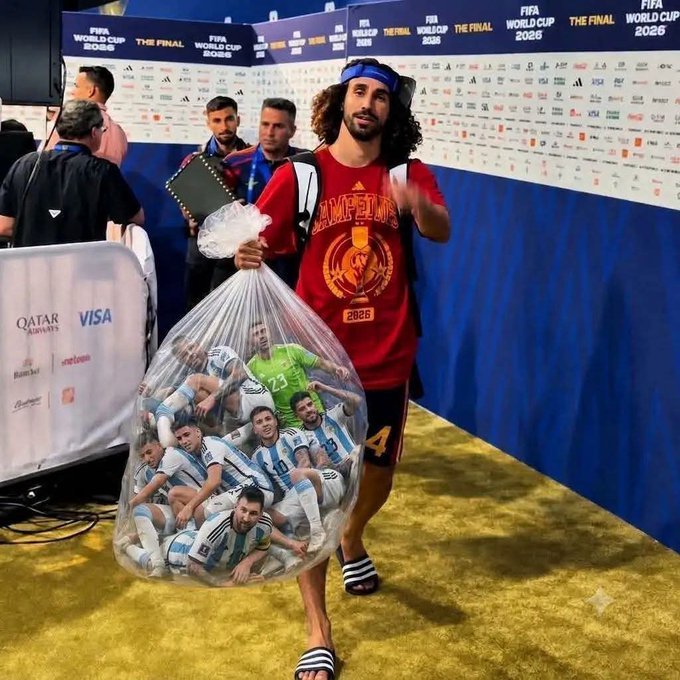 iovascr7's tweet photo. @LisandrMartinez Que miras bobo!!!! anda pashaaa , anda pashaa 🤣😂🤣😂🤣😂🤣😂 https://t.co/tmk9jS80hv