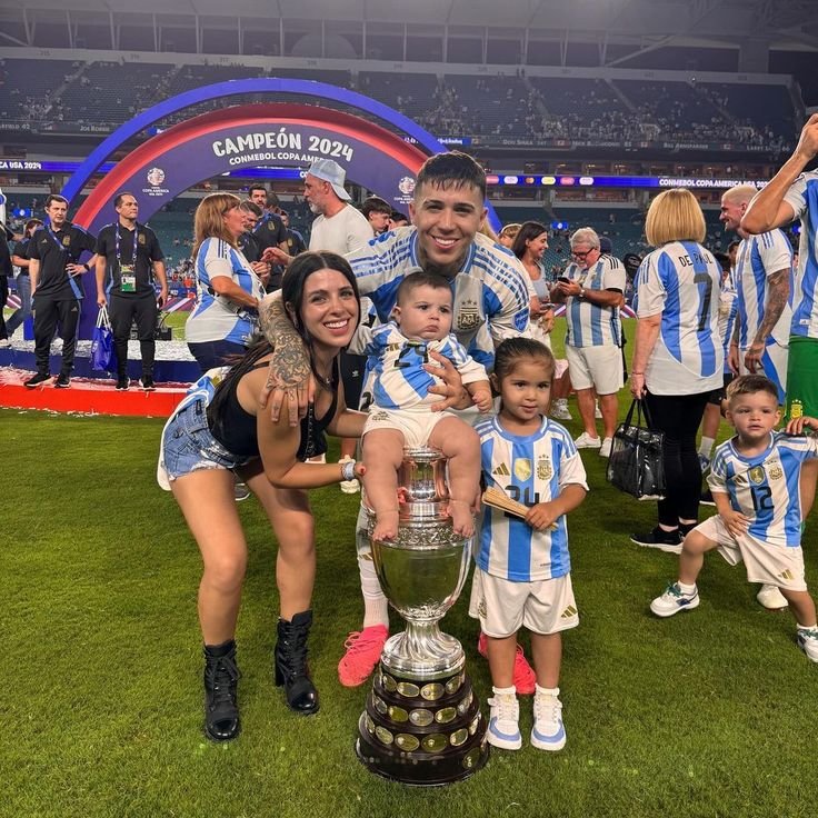 lvsabraldess's tweet photo. a lo que yo me refiero cuando digo "quiero tener una familia" https://t.co/Fi8nwSUjJT