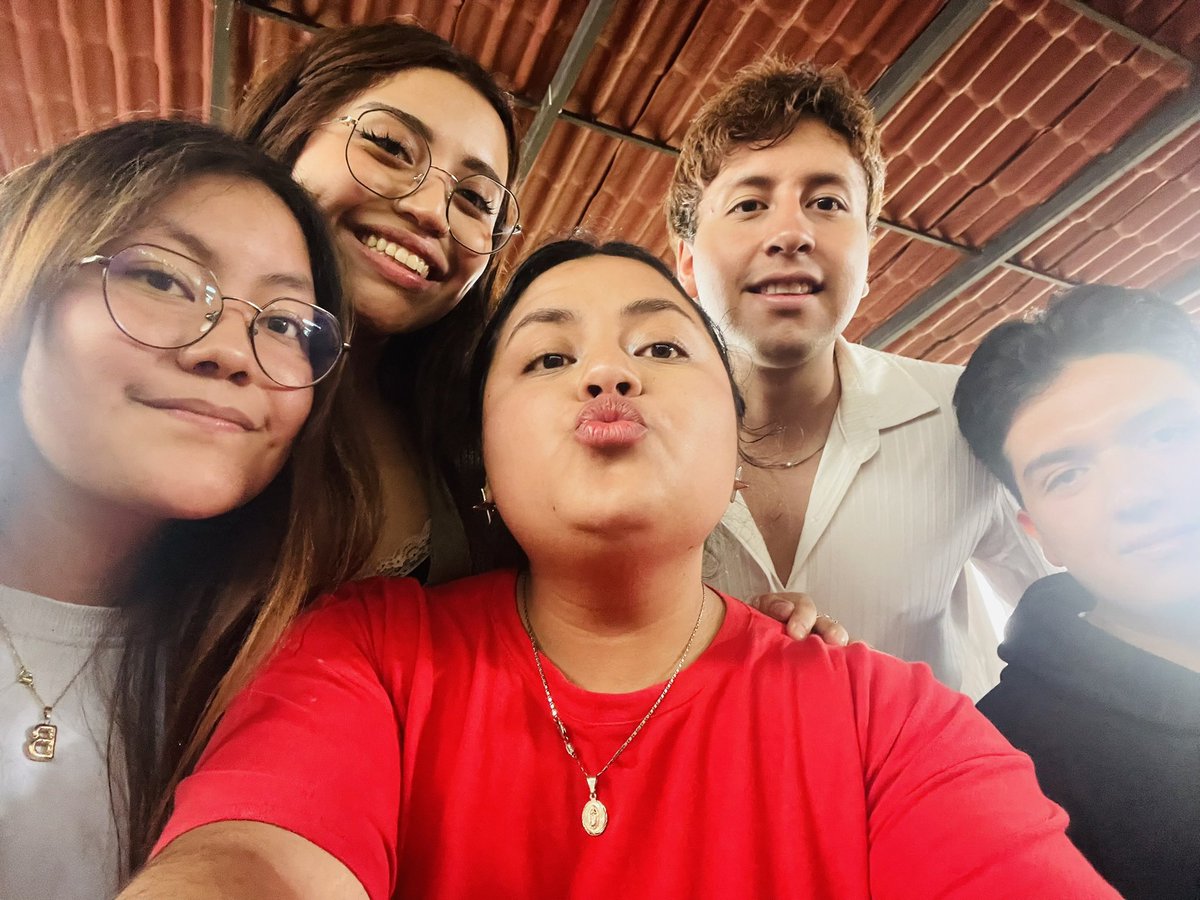 http_sbeidy's tweet photo. el día de la graduación prometo no llorar https://t.co/yZodB6FJzA