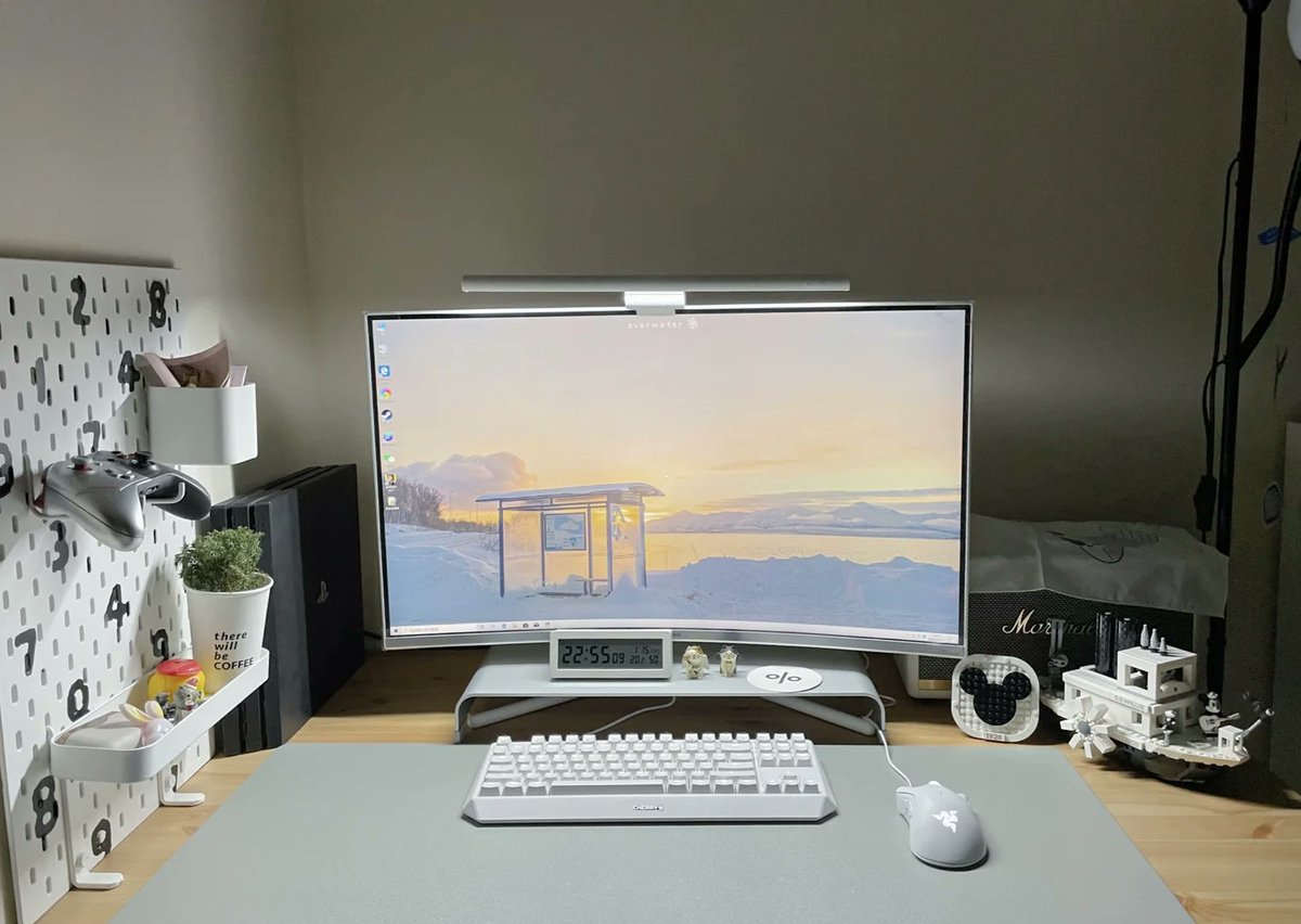 ArdathLuci7bye's tweet photo. A tidy desk = a tidy mind  Less clutter, more focus – my go-to morning setup to kickstart productive workdays. https://t.co/Hd9tgSKlX2