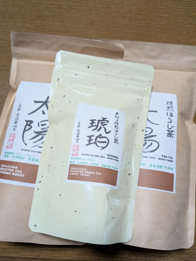 junkichiguitar's tweet photo. 森井ファームさん(@MORIIFARM)に注文したお茶が届きました✨
最近は超低温で煎れた琥珀が特にお気に入りです😋
灼熱の真夏も、極寒の真冬も美味しいお茶を作って下さり、ありがとうございます😊 https://t.co/Xil6JyGPg9