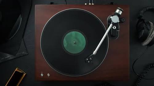 JGurs0x's tweet photo. A great album isn't just a collection of good songs.

It tells a story.

The intro sets the mood.

The transitions feel intentional.

The closing track leaves you with something to remember. https://t.co/KrCSlkliN4