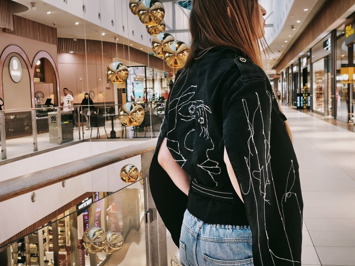 art_manialineas's tweet photo. Art_manialineas manifests  on the clothes. https://t.co/FwRAkLsum8