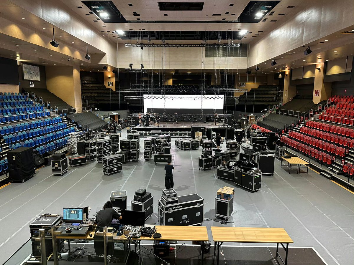 xizhao_fanclub's tweet photo. It's happening! Final preparations have begun. 🧡💛

#HeChangxiHeYanzhaoHongKongConcert
#XiZhao #HeChangxi #HeYanzhao https://t.co/7o5M4k2ali