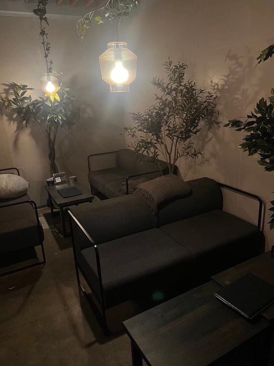key_ebisu's tweet photo. 2026/7/23
恵比寿Shisha Lounge Key
13:00～27:00

staff
きむら　open-21:30
ゆうひ　18:00-close

SYSTEM
チャージ　￥1,000
シーシャ　￥2,500
ドリンク　￥600～

🙆‍♀️紙タバコ喫煙OK
🙆‍♀️高速Wi-Fi　1人席カウンター有

当日のご予約はお電話で

☎03-5990-4711
#シーシャ #恵比寿 #水タバコ https://t.co/5IoEvZL1ly