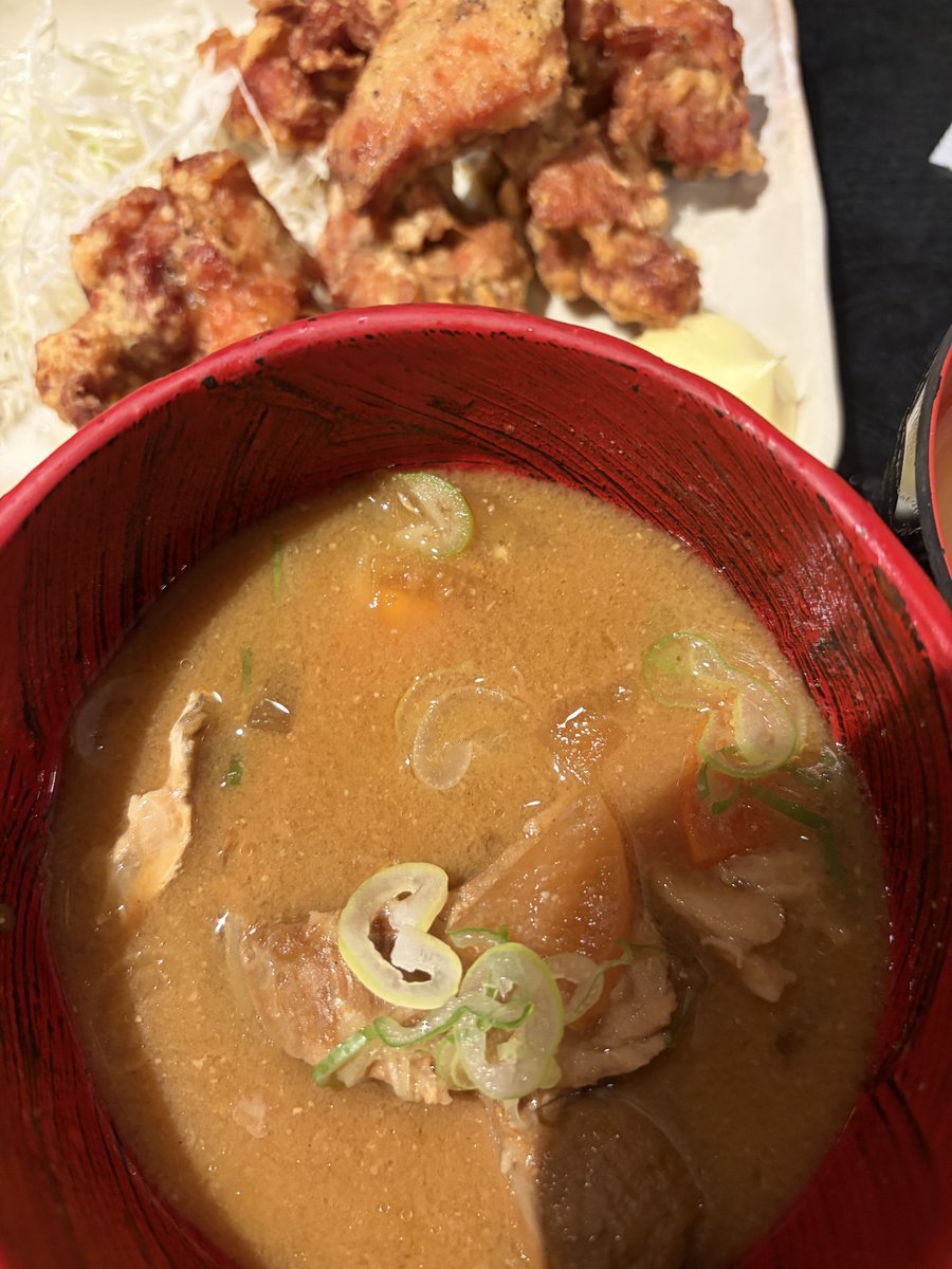 olwen776's tweet photo. あら汁クソ美味いからメインです。ザンギがオマケ https://t.co/OFGUHcJwnl