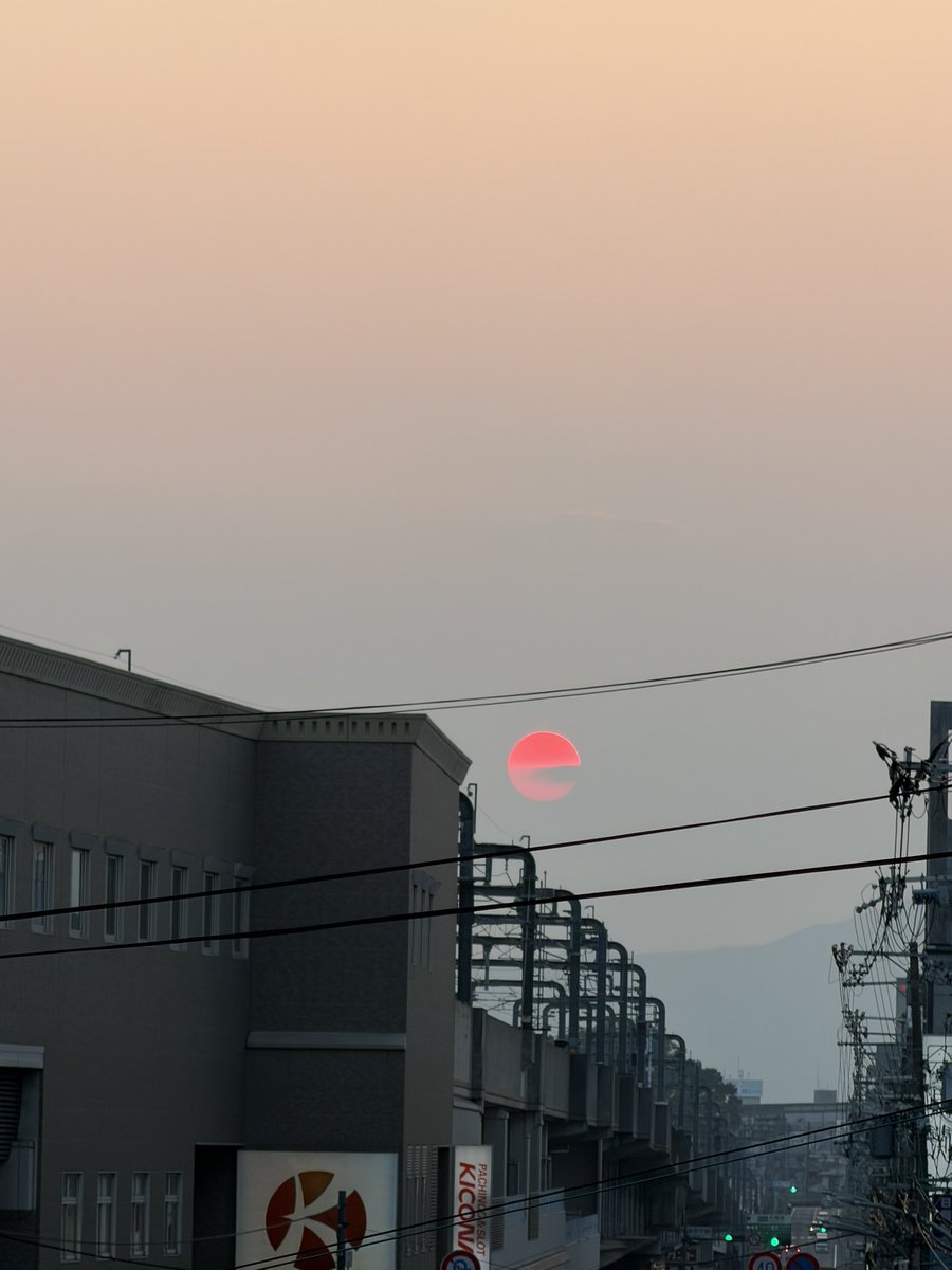shioisgod's tweet photo. そーいや昨日くっそ夕日綺麗やった https://t.co/zJO88cq42u