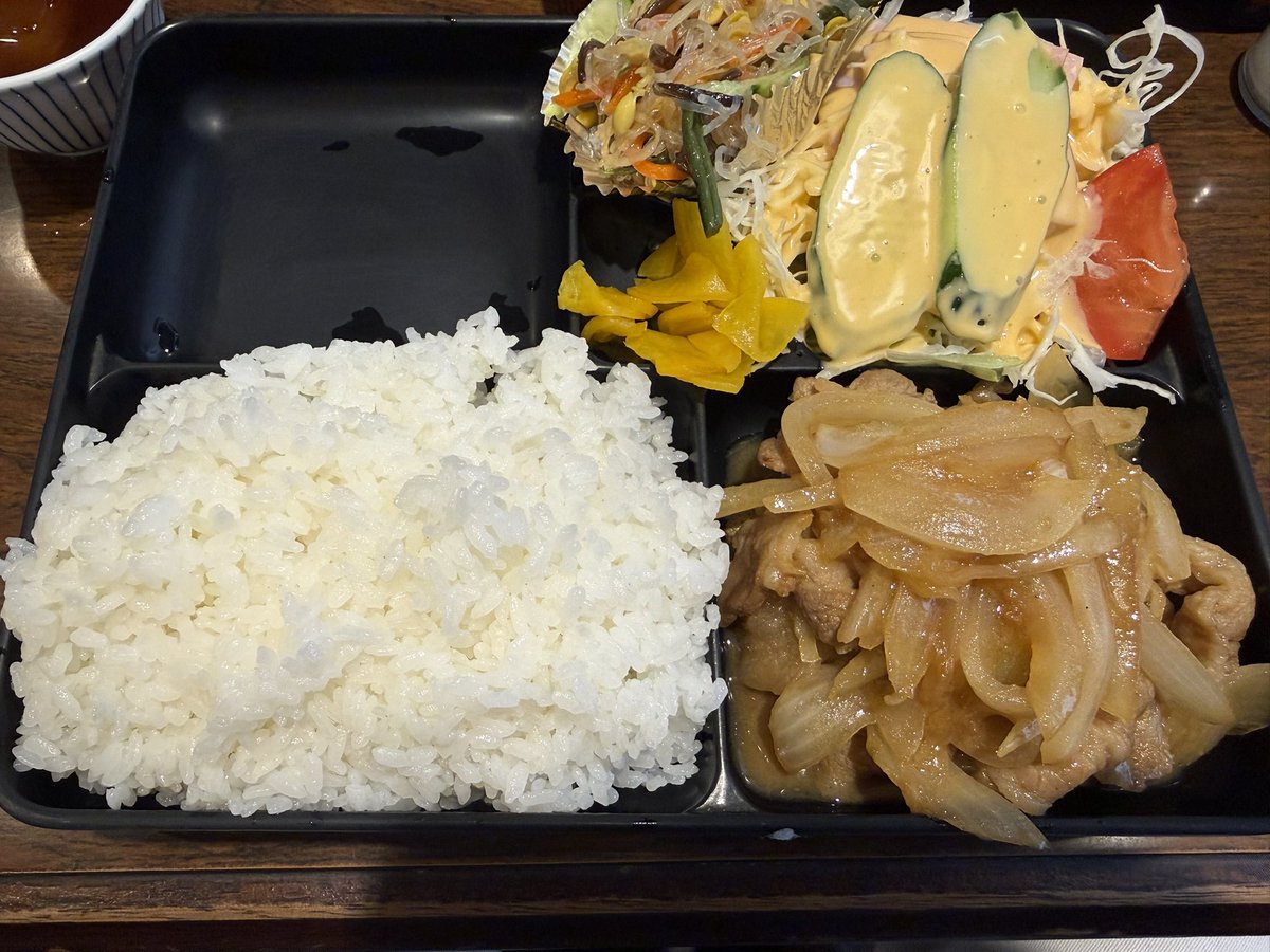 mt20110624's tweet photo. 外、歩いてると
眼球が暑い
味噌汁忘れられてた
(左上スペース)
生姜焼き定食
(@喫茶マックin 大阪市中央区,大阪) https://t.co/RC82VaUBNa