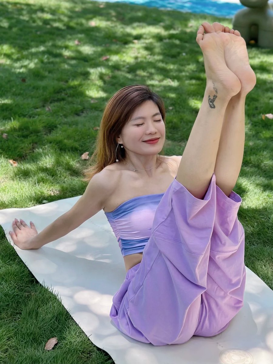 MDosoudilova's tweet photo. [Prioritize 7-8 hours of sleep nightly + a 10-min morning stretch! Small daily moves = big long-term health wins ]， https://t.co/8anl2d74s5