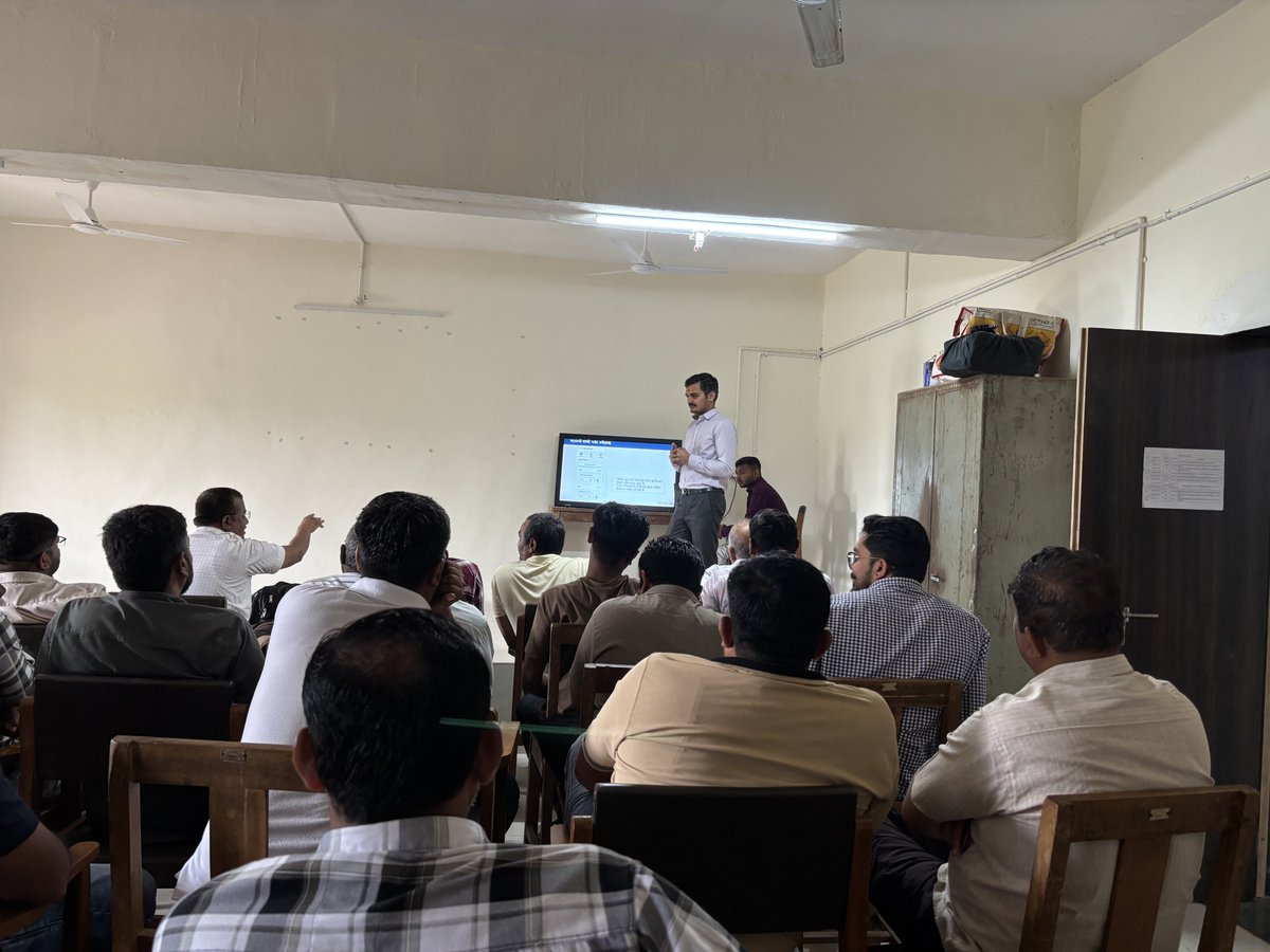 ddaamreli's tweet photo. તા. ૨૨/૦૭/૨૦૨૬ ના રોજ ખેતી અધિકારી-ધારી દ્વારા તાલુકાની તમામ ખાતર વિતરક સંસ્થાઓને “ફ્રેમવર્ક ફોર ફર્ટિલાઇઝર સેલ” અંતર્ગત ખાતર વેંચાણ અને બુકિંગ પદ્ધતિના સુચારૂ અમલીકરણ માટે તાલીમ અને જરૂરી માર્ગદર્શન આપ્યું.
@agriamreli01 @GujAgriDept @CMOGuj @ddoamreli @CollectorAmr 
#Farmer https://t.co/xRWgpmRHVF