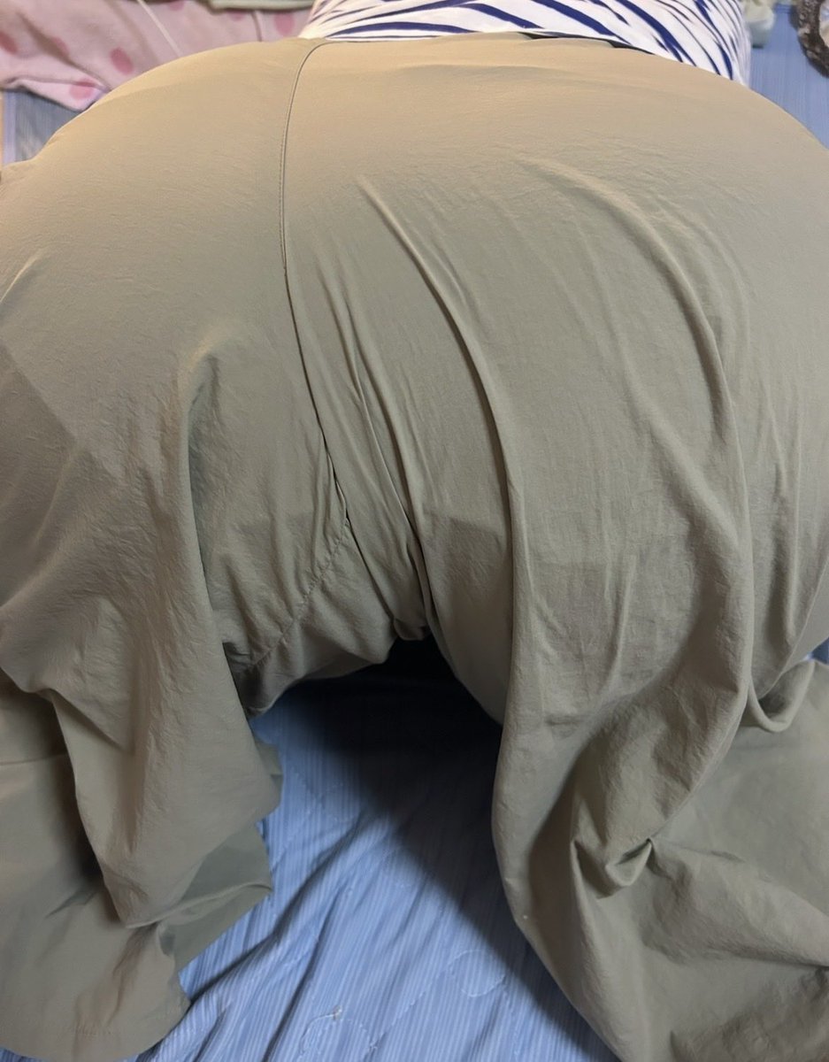 Touch3daime's tweet photo. 脱ぎたてのパンティで強烈なオシッコとおマンコの匂いを堪能しながら乳首を触り続けてアラフォーぽっちゃり妻の帰りを待つ。帰ってきた瞬間に営みます。とんでもない勢い、スピードで発射して顔や髪まで掛かりました！ https://t.co/ENlpNoyF9E