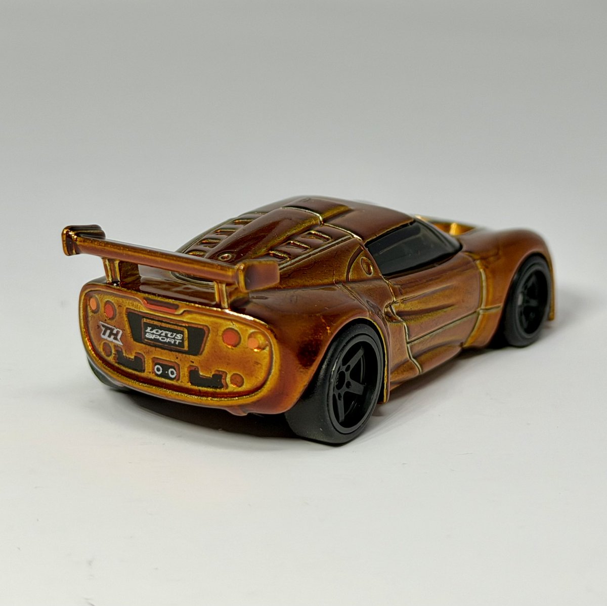 DiecastHype's tweet photo. Make: Hot Wheels
Model: Lotus Sport Elise
Release: 2026
Series: Mainline
Case: H
Rarity: Super Treasure Hunt

Is this one in your collection? 

#hotwheels https://t.co/XxCY0mDvCV