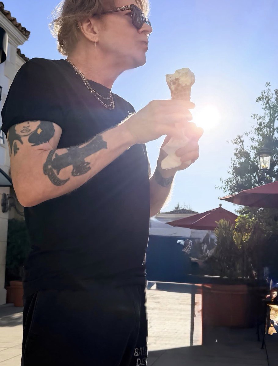 nikosalazarrr's tweet photo. AXL ROSE I LOVE YOU https://t.co/MwuQvZMCiL