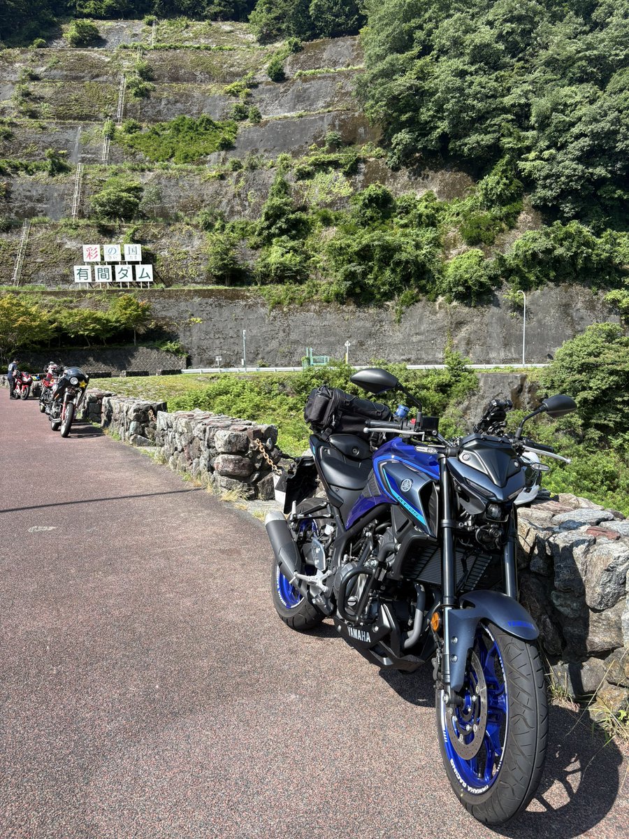 train_zaemon's tweet photo. 月曜は初めて秩父方面へ。街を抜けた先を走るのは楽しいな☺️バイク最優先で考えたらもっと郊外に引っ越したくなる。
めっちゃいい天気だったがさすがに暑過ぎて帰り16号沿いのコンビニで30分くらい休憩した😵 https://t.co/7ybMzrZyLz