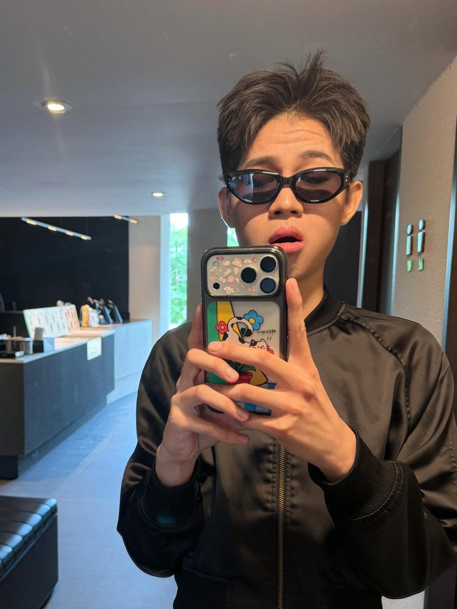 swa_rokiii's tweet photo. 🪞
#มอนอ #พิดโลก https://t.co/5oF68hl1xZ