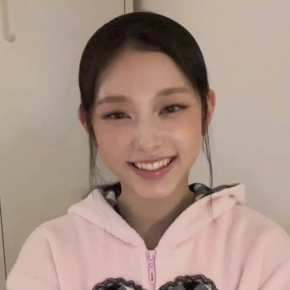 hannificationz's tweet photo. mourning this smile</3 https://t.co/JHiCeaCygs