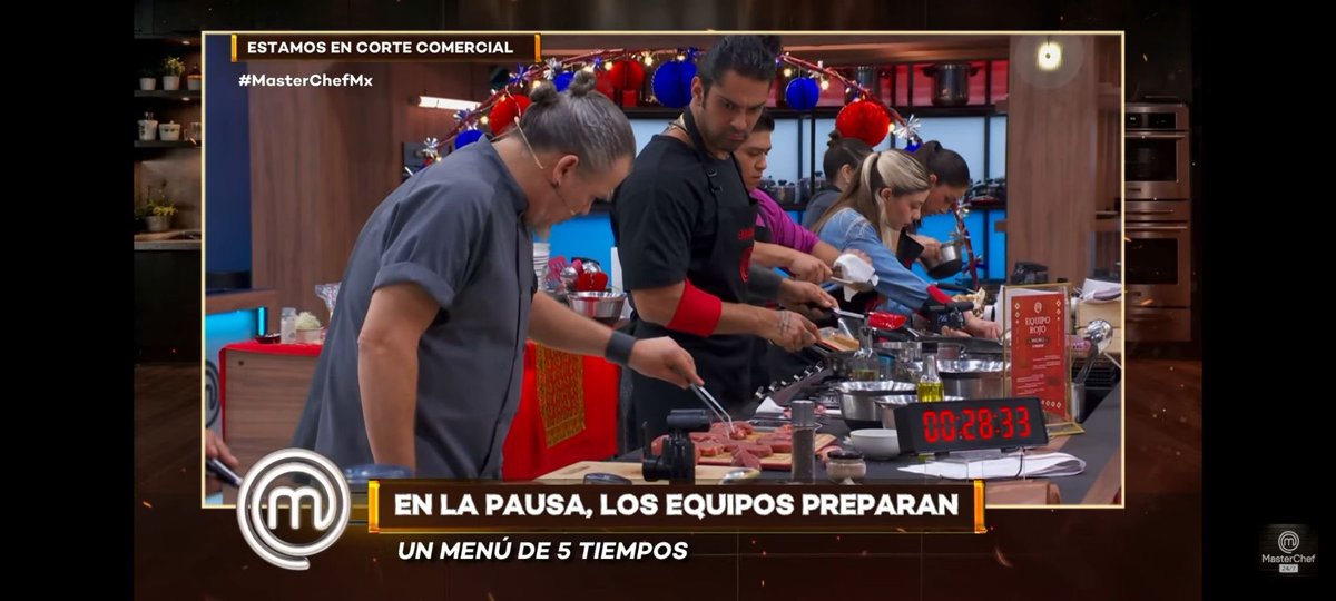 ingrid_bixler's tweet photo. Entonces quieren que gane Carmen a la cual le ayudo chef poncho a terminar?? No que ellas podían y eran las mejores?? No se vale que no estuvieron en igualdad de condiciones, obviamente el azul también estaría mejor si lo hubieran ayudado 😡. @MasterChefMx #MasterChefMx https://t.co/AfbQOx8Fo2