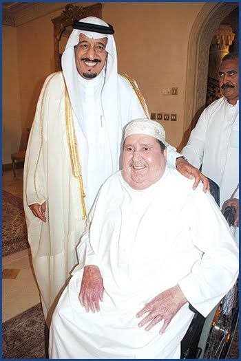 GJmareh's tweet photo. #ذكرى #وفاة 
22 يوليو 2008م

صاحب السمو الملكي
#الأمير_فواز_بن_عبدالعزيز_آل_سعود،
ولد بتاريخ 
 (1353 هـ / 1934 - 19 رجب 1429 هـ / 22 يوليو 2008)، أمير منطقة #مكة_المكرمة الأسبق. هو الابن الرابع والعشرين من أبناء الملك عبد العزيز آل سعود الذكور من الأميرة بزّة 
 وشقيقه الوحيد هو #الأمير_بندر_بن_عبدالعزيز_آل_سعود.

حياته
ولد الأمير فواز بن عبد العزيز آل سعود في مدينة #الطائف، وتلقى علومه الأولى في مدرسة الأمراء في القصر مع أبناء أخيه الملك سعود، في 7 رجب 1380 هـ الموافق 26 ديسمبر 1960 عُيّن #أمير_منطقة_الرياض، وظلَّ بهذا المنصب حتى 7 صفر 1381 هـ الموافق 20 يوليو 1961 . وفي عام 1389 هـ عُيّن نائبًا لأمير منطقة مكة المكرمة، وفي عام 1390 هـ عُيّن أميرًا عليها. وظلّ يتولى إمارتها حتى استقالته والتي كانت في عام 1400 هـ الموافق لعام 1980م، ولم يشغل بعد استقالته أي منصب رسمي وتفرغ لأعماله الخاصة.في عام 2005م،.
وفاته
توفي الأمير فواز بن عبد العزيز آل سعود في يوم الثلاثاء 19 رجب 1429هـ الموافق 22 يوليو 2008 في العاصمة الفرنسية #باريس، ونُقل جثمانه بطائرة خاصة من باريس إلى #جدة وصلّي عليه صلاة الجنازة في #المسجد_الحرام في #مكة المكرمة، وتقدم المصلين ولي العهد الأمير سلطان بن عبد العزيز آل سعود وشقيقه الأكبر الأمير بندر بن عبد العزيز آل سعود ودُفِن في #مقبرة_العدل.
@saraba4
@emara_alriyadh
@intdcorg
@shps_sa
@RhBaity
@Nomas1S