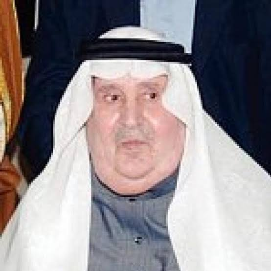 GJmareh's tweet photo. #ذكرى #وفاة 
22 يوليو 2008م

صاحب السمو الملكي
#الأمير_فواز_بن_عبدالعزيز_آل_سعود،
ولد بتاريخ 
 (1353 هـ / 1934 - 19 رجب 1429 هـ / 22 يوليو 2008)، أمير منطقة #مكة_المكرمة الأسبق. هو الابن الرابع والعشرين من أبناء الملك عبد العزيز آل سعود الذكور من الأميرة بزّة 
 وشقيقه الوحيد هو #الأمير_بندر_بن_عبدالعزيز_آل_سعود.

حياته
ولد الأمير فواز بن عبد العزيز آل سعود في مدينة #الطائف، وتلقى علومه الأولى في مدرسة الأمراء في القصر مع أبناء أخيه الملك سعود، في 7 رجب 1380 هـ الموافق 26 ديسمبر 1960 عُيّن #أمير_منطقة_الرياض، وظلَّ بهذا المنصب حتى 7 صفر 1381 هـ الموافق 20 يوليو 1961 . وفي عام 1389 هـ عُيّن نائبًا لأمير منطقة مكة المكرمة، وفي عام 1390 هـ عُيّن أميرًا عليها. وظلّ يتولى إمارتها حتى استقالته والتي كانت في عام 1400 هـ الموافق لعام 1980م، ولم يشغل بعد استقالته أي منصب رسمي وتفرغ لأعماله الخاصة.في عام 2005م،.
وفاته
توفي الأمير فواز بن عبد العزيز آل سعود في يوم الثلاثاء 19 رجب 1429هـ الموافق 22 يوليو 2008 في العاصمة الفرنسية #باريس، ونُقل جثمانه بطائرة خاصة من باريس إلى #جدة وصلّي عليه صلاة الجنازة في #المسجد_الحرام في #مكة المكرمة، وتقدم المصلين ولي العهد الأمير سلطان بن عبد العزيز آل سعود وشقيقه الأكبر الأمير بندر بن عبد العزيز آل سعود ودُفِن في #مقبرة_العدل.
@saraba4
@emara_alriyadh
@intdcorg
@shps_sa
@RhBaity
@Nomas1S