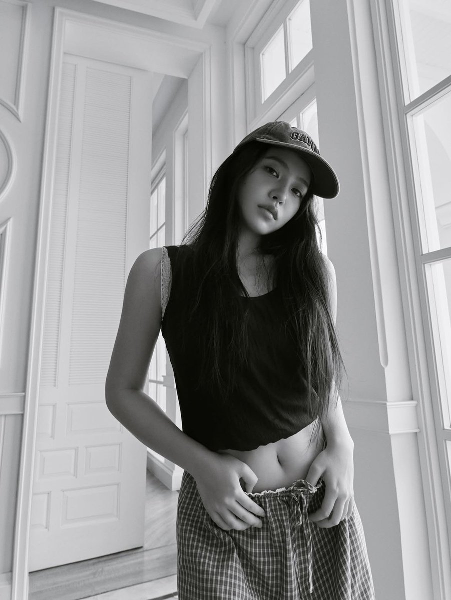 kimyerimvibes's tweet photo. KIM YERIM 🤎🖤🤎🖤🤎🖤🤎 https://t.co/x1fzzZk7dL