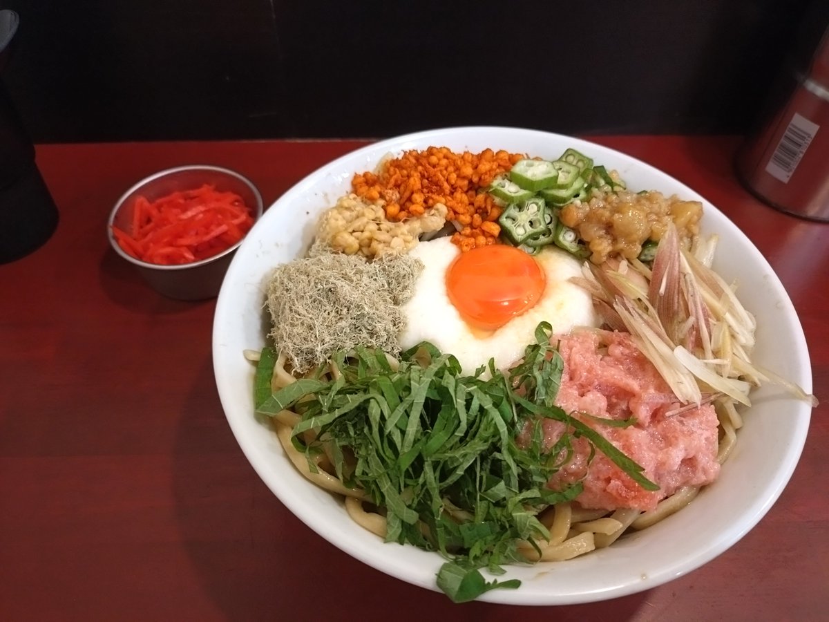 mori_dentist_'s tweet photo. 鷹の目　東陽町
限定　麺400g　紅生姜トッピング

紅生姜初めてトッピングしてみたけど
まぜそば系には良い味変アイテムになる。

この400gはかなり余裕だけど、途中飽きるんよな、つけ麺風につけ汁とかトッピングあったらなぁなんて https://t.co/7uv1Gy6q9i