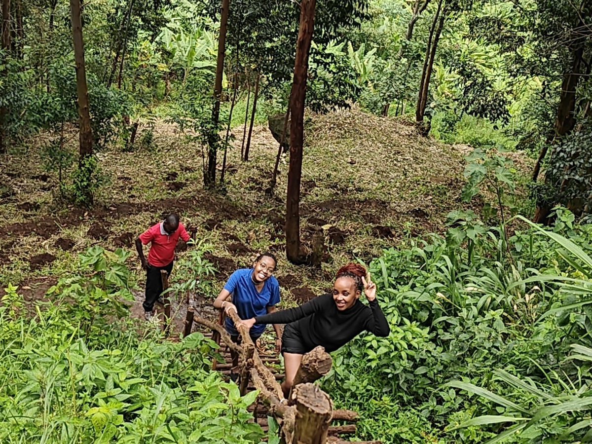 LodgeSolutions's tweet photo. POV:You came for a marathon.but accidentally booked an adventure 🥳🕺🏾

🇰🇪 Suam ➜ ☕ Sipi ➜ 🧗 Abseiling ➜ 🇺🇬 Kapchorwa ➜ ⛰️ @RwenzoriMarathn 🏁

One trip. Plenty of stories.

Ask us about the LS #EasternRoute 😉 in partnership with @OfficialTenge @_GL_Collection @wekesa_amos https://t.co/h2fLG2mR13