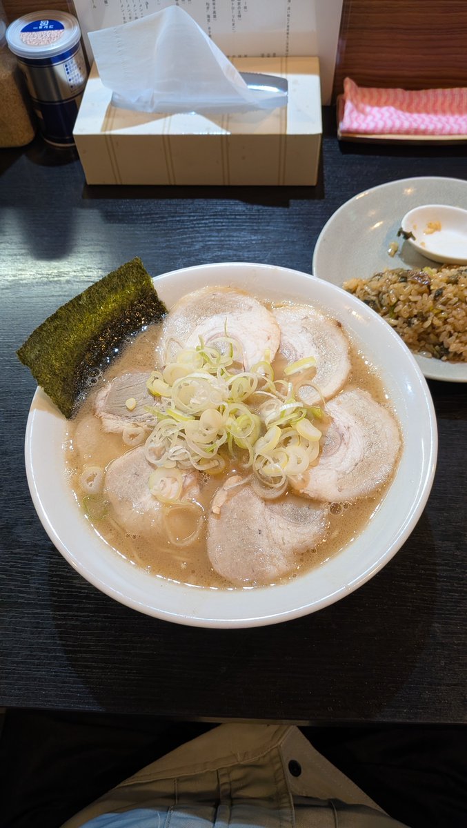 sake_bornsan's tweet photo. 最近食べた美味しいラーメン

#ラーメン https://t.co/r2H6h9Ar0n