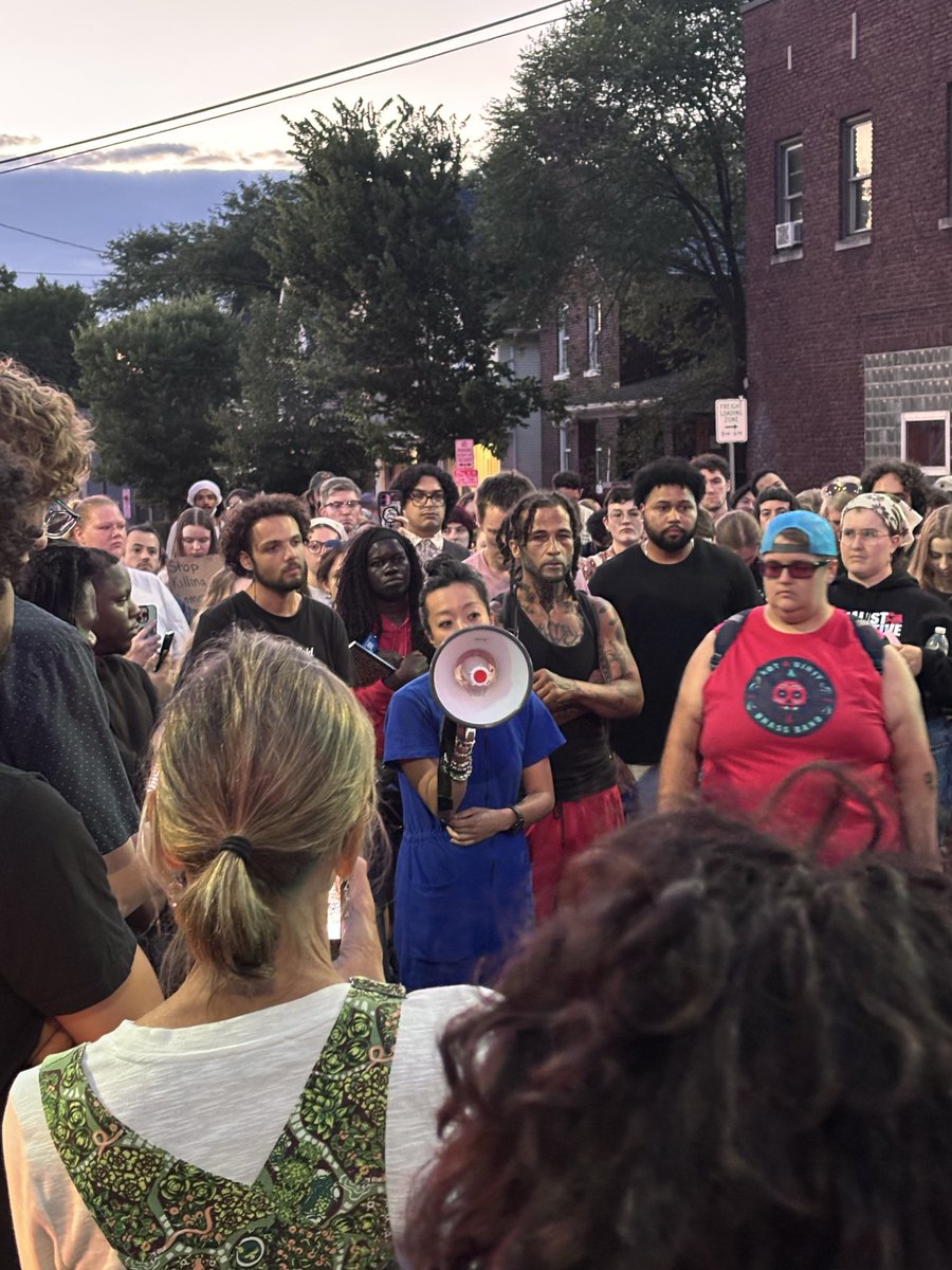 LeftistAmerican's tweet photo. A few more photos from tonight in Madison #madison #madisonwi #coreyruiz #hong https://t.co/pLRlTrRm4H