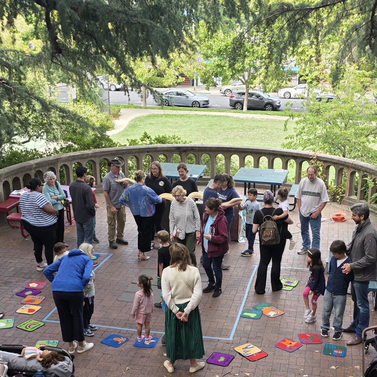 sausalitolib's tweet photo. Today was one of our awesome kids Summer Reading events, the Reptile Show with Jungle James Animal Adventures. Or as some like to call it, Gigantic Snake Day. Photo taken from the safety of the library. https://t.co/EEVYgYZycc