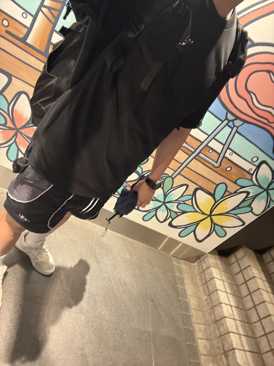 SHOGYM_24's tweet photo. 暑くて短パン通勤解禁 https://t.co/ZWA9kQckIi