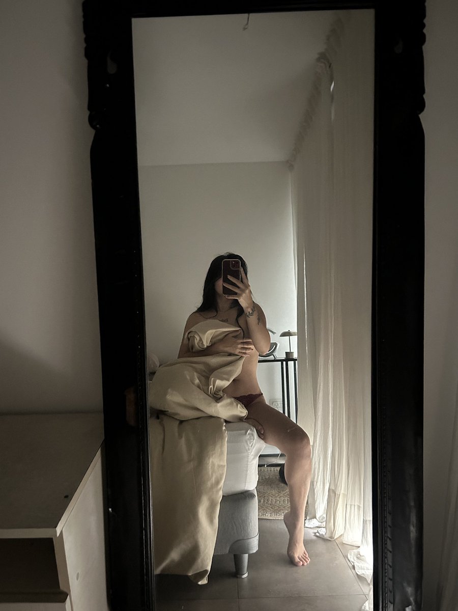 kylienvm's tweet photo. can we just kiss and kiss all night? https://t.co/A4xjVHeAlK