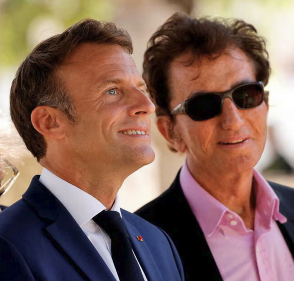 dreslincourt's tweet photo. Mort de Daniel Siad, rabatteur d'Epstein. 
Son avocate parle d’une crise cardiaque, aggravée par le stress des enquêtes et de la médiatisation. Aucune piste criminelle n’est confirmée pour l’instant.
Il faisait l’objet de plusieurs plaintes pour viol et était visé par une enquête française pour traite d’êtres humains en bande organisée liée au réseau Epstein.   C’est le deuxième personnage du milieu du mannequinat lié à Epstein à mourir en France (après Jean-Luc Brunel en 2022).