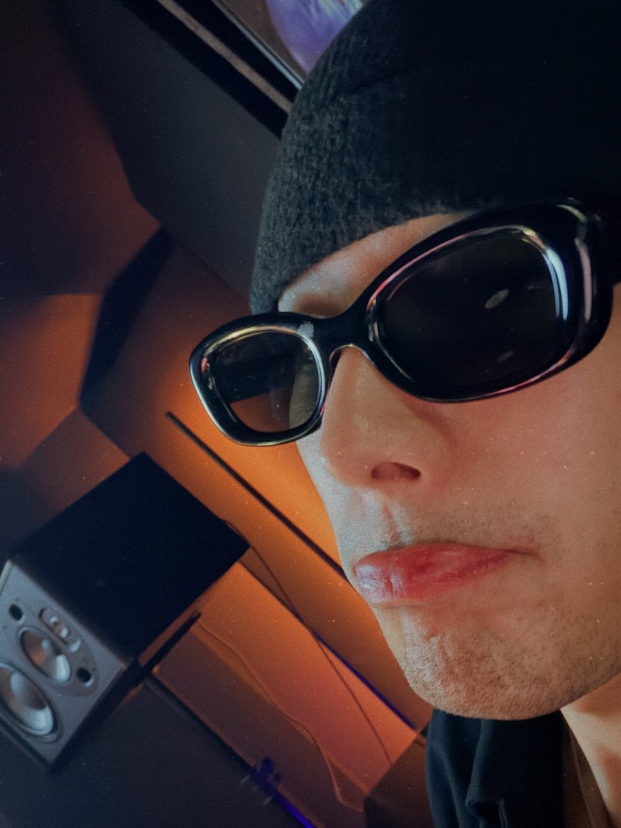 JacksonWGlobal's tweet photo. [#JACKSTAGRAM] 260723 selfish.animal (1/2)

"July 22. LA.home

work in progress. next album.

Tell me what's the fantasy of the next album. Now." 

#JacksonWang #王嘉尔 #잭슨 #TEAMWANG https://t.co/49NjVEGOfT