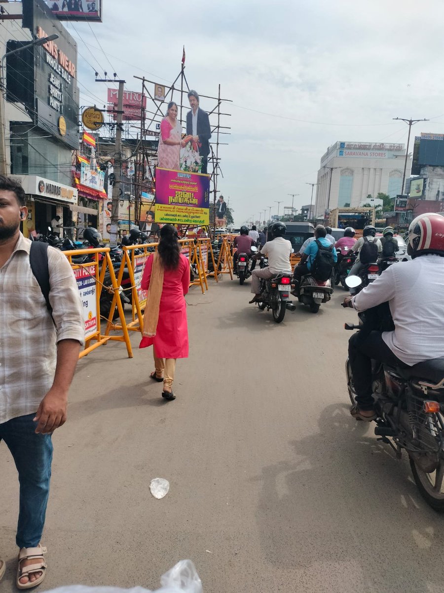 DavidManohar7's tweet photo. Will these cut outs be removed from the Tiruchy - Chennai National Highway, GST Road at Chromepet, occupying two lanes, causing huge traffic snarls. @CMOTamilnadu @Chief_Secy_TN @tnpdial100 @COPTBM @chennai_Highway https://t.co/3EKrJbaGxG