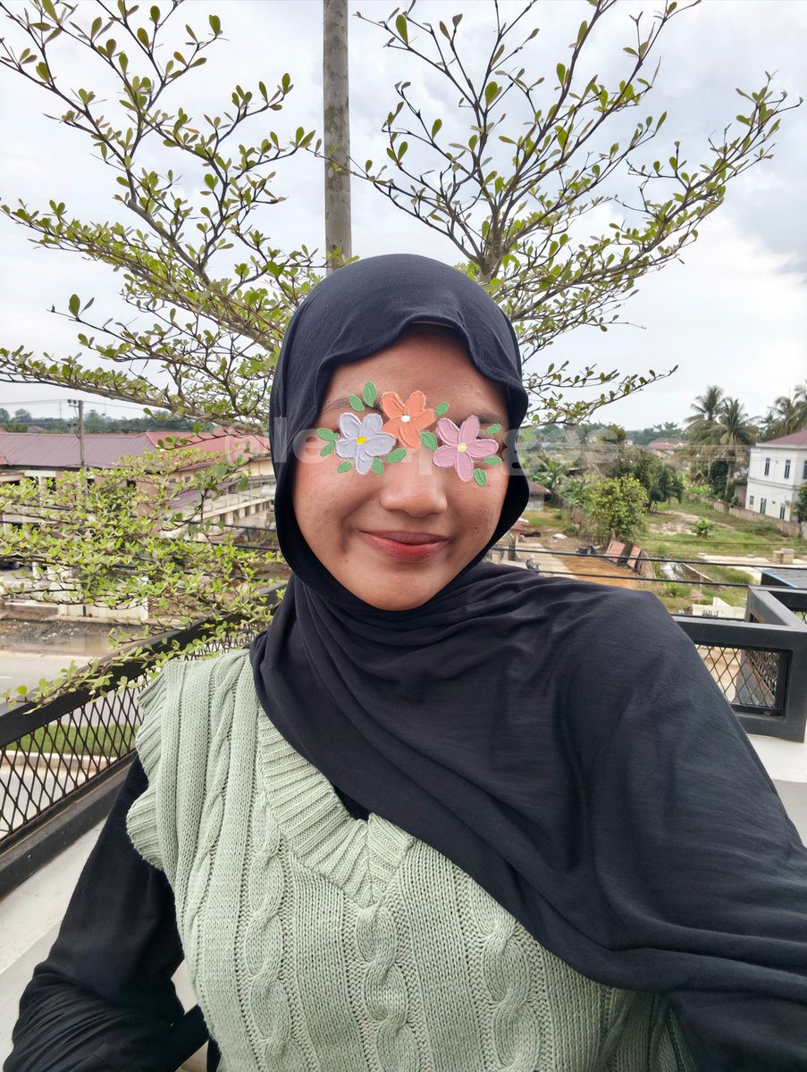leedpages's tweet photo. jelbab yg aku pake di foto ke-3 sm 4, nyesel bgt ketika org2 udh pindah model jilbab aku baru nyemplung HAHA, bahan rayon premium, panjangnya 180x65cm, gampang bgt dibentuk dan halus

pashmina: https://t.co/TeiUEMqTs2
vest: https://t.co/oDwdg1N2MK https://t.co/KgakgBlRb7